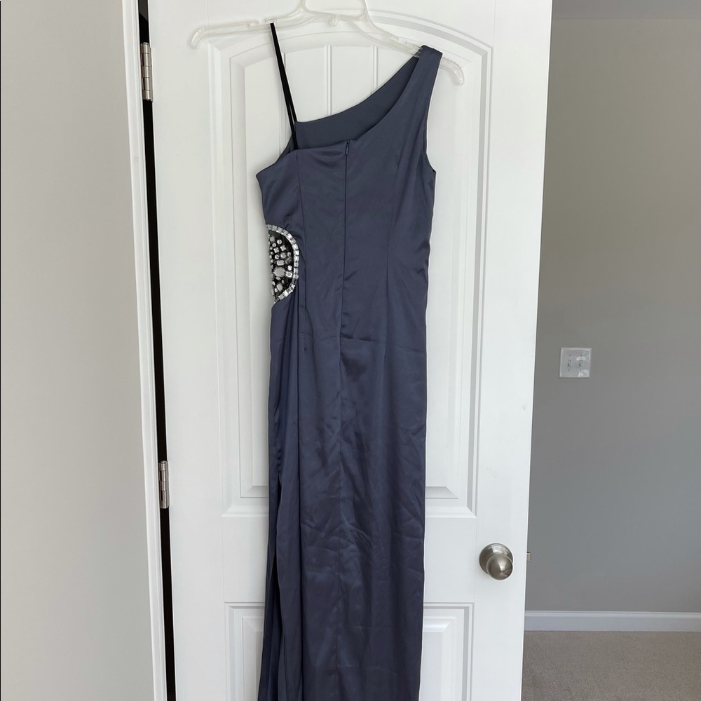 Formal One Shoulder Maxi Dress! - Picture 5 of 10
